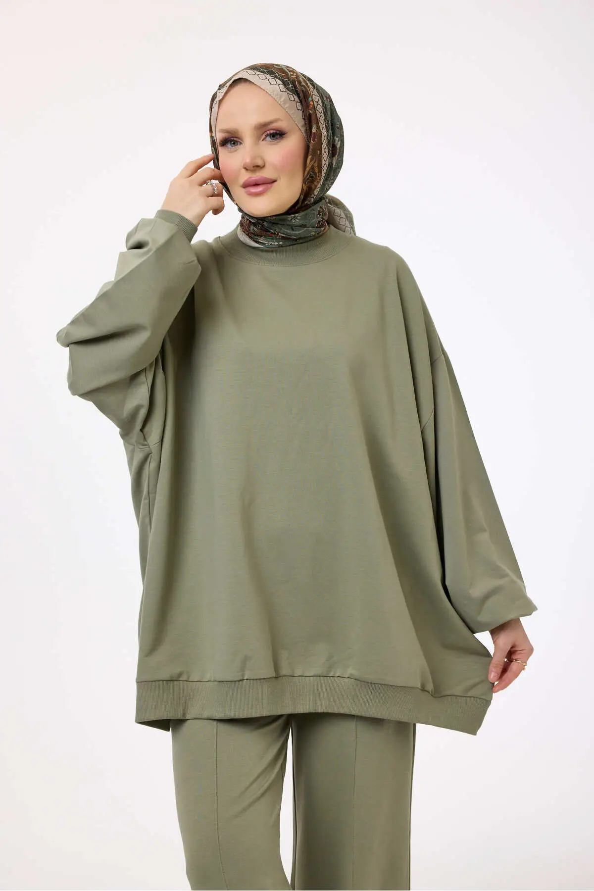 3044 - Rahat, Salaş Basic Kadın Uzun Sweatshirt - Ada Çayı