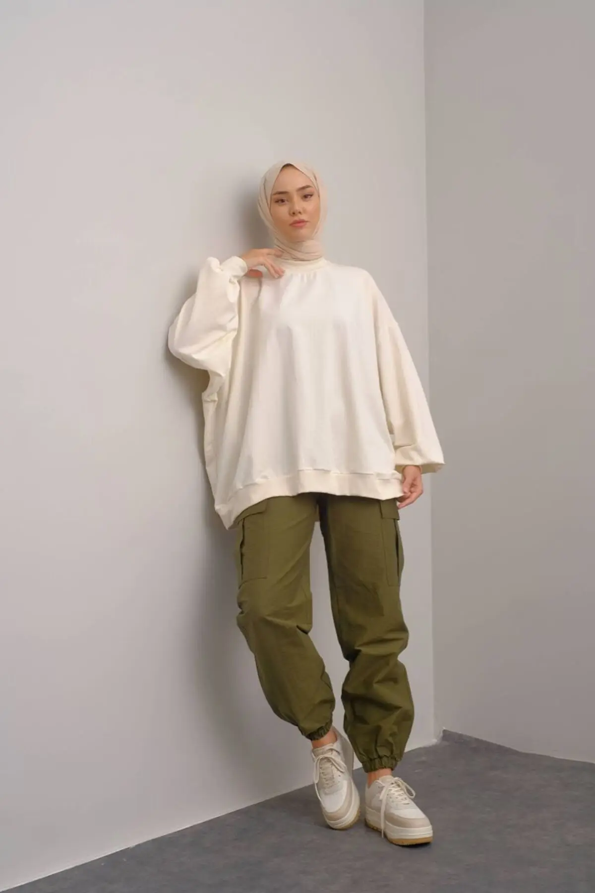 3044 - Rahat, Salaş Basic Kadın Uzun Sweatshirt - Ekru