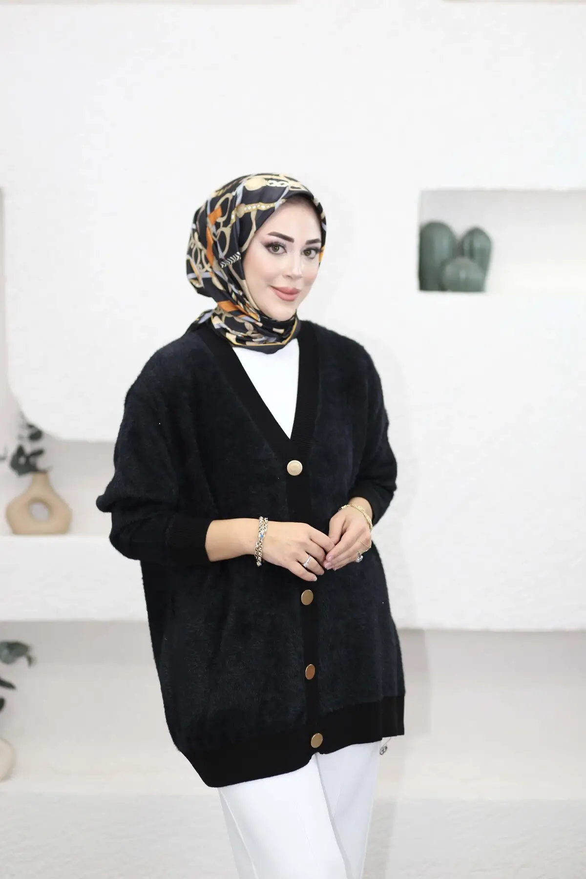 41010 - Şık Rahat Düğmeli Yumoş Kadın Triko Uzun Hırka - Siyah