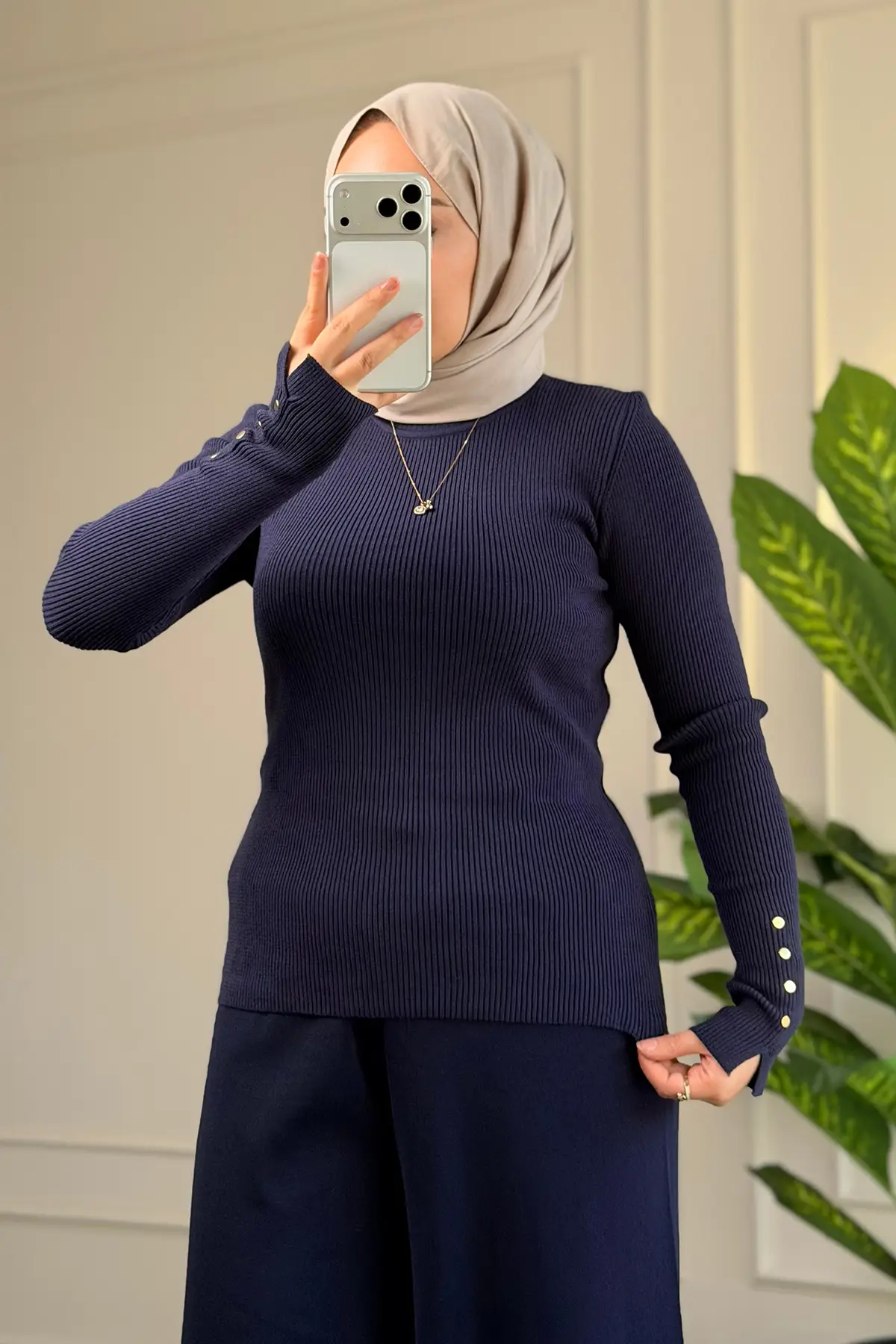42036 - Şık Rahat Basic Viskon Kol Düğme Detaylı Kadın Triko Kısa Kazak - Lacivert