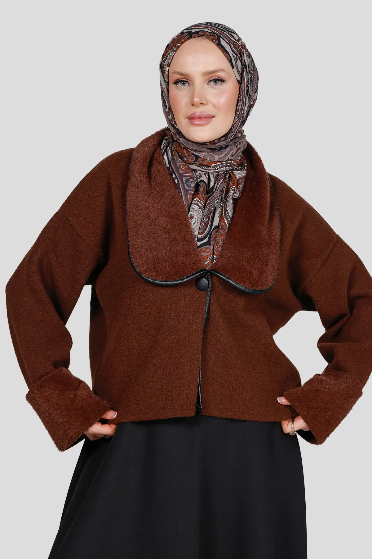 44110 - Şık Rahat Düğmeli Yumoş Kadın Triko Hırka - Kahverengi