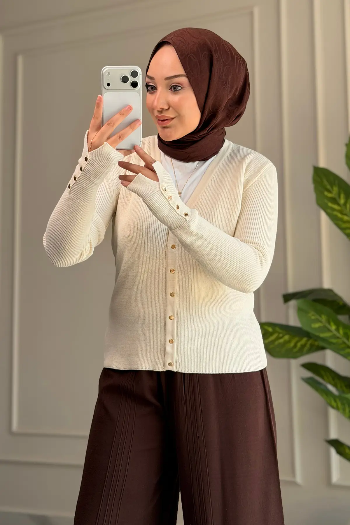 44321 - Şık Rahat Yumuşak Pamuklu-Polyester Kol Düğme Detaylı Kadın Triko Kısa Hırka