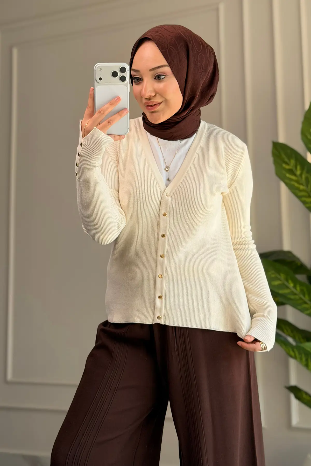 44321 - Şık Rahat Yumuşak Pamuklu-Polyester Kol Düğme Detaylı Kadın Triko Kısa Hırka - Ekru