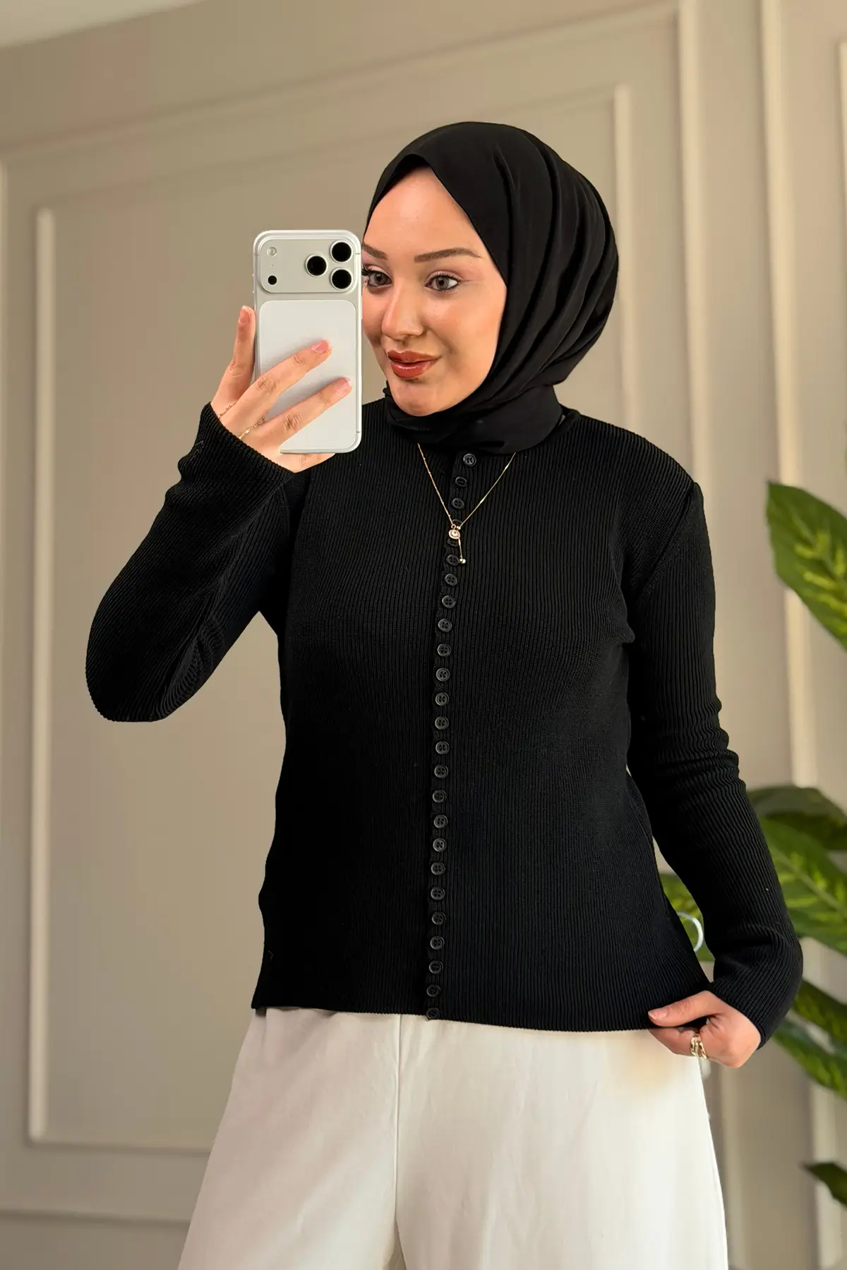 44334 - Şık Rahat Yumuşak Pamuklu-Polyester Düğme Detaylı Kadın Triko Kısa Hırka