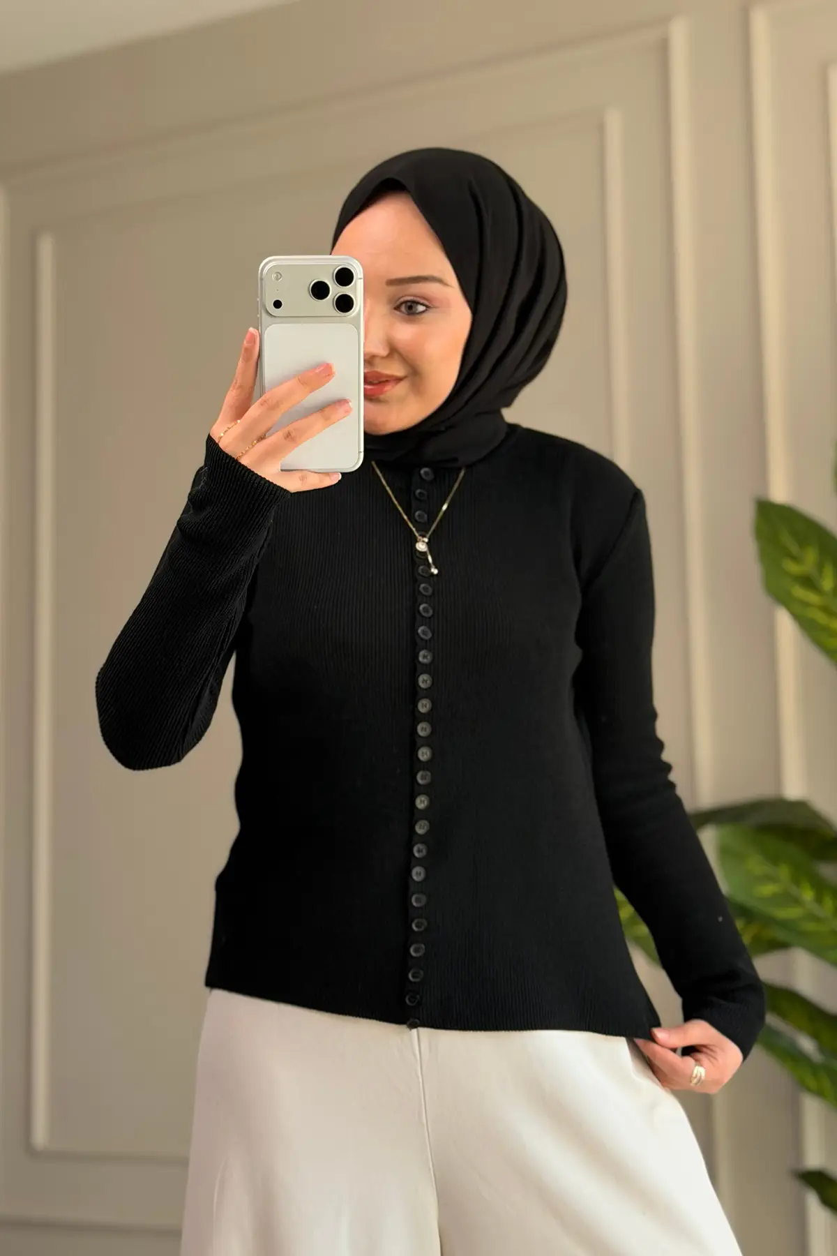 44334 - Şık Rahat Yumuşak Pamuklu-Polyester Düğme Detaylı Kadın Triko Kısa Hırka - Siyah