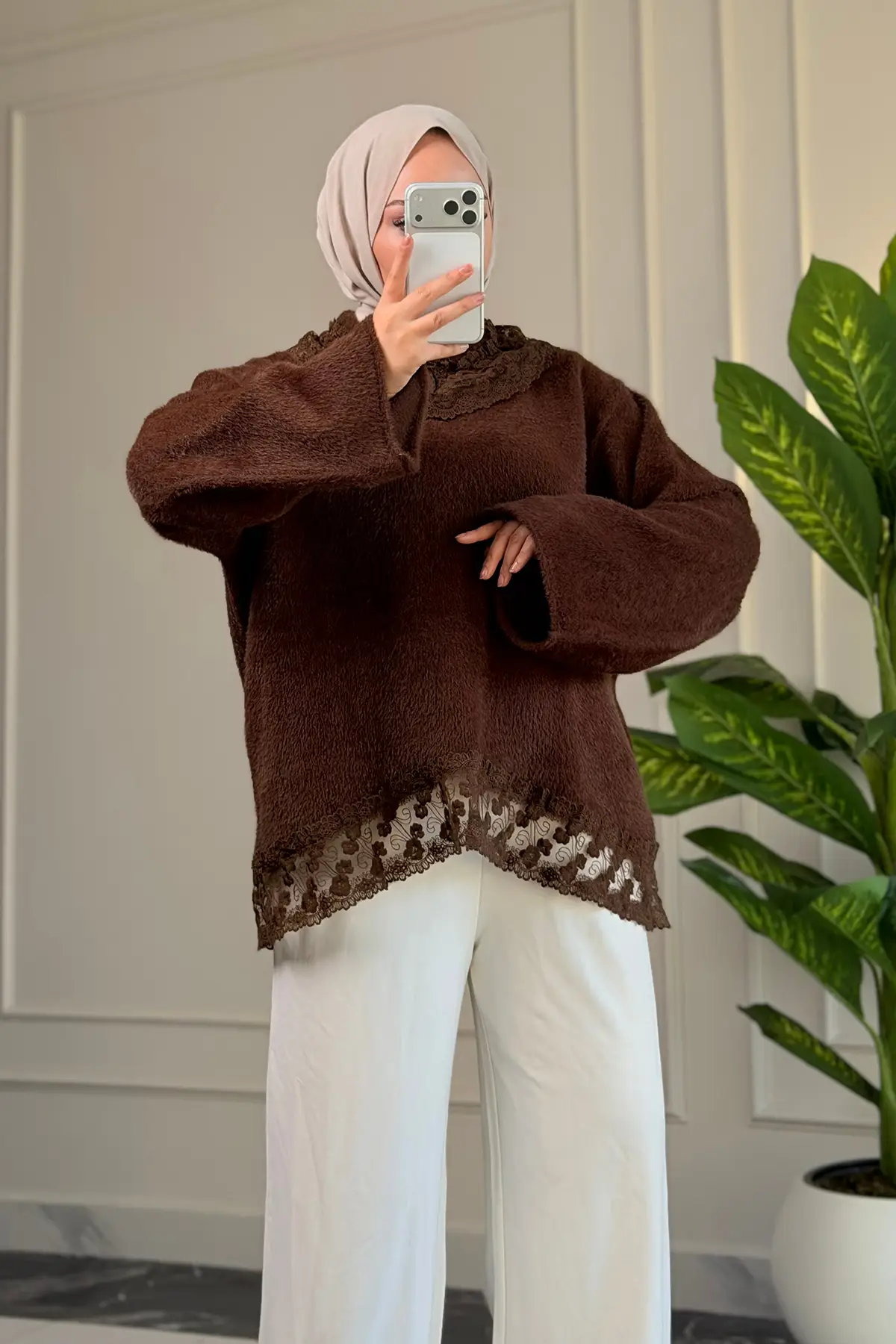 44447 - Şık Rahat Yumoş-Polyester Kadın Triko Dantel Detaylı Uzun Kazak - Kahverengi