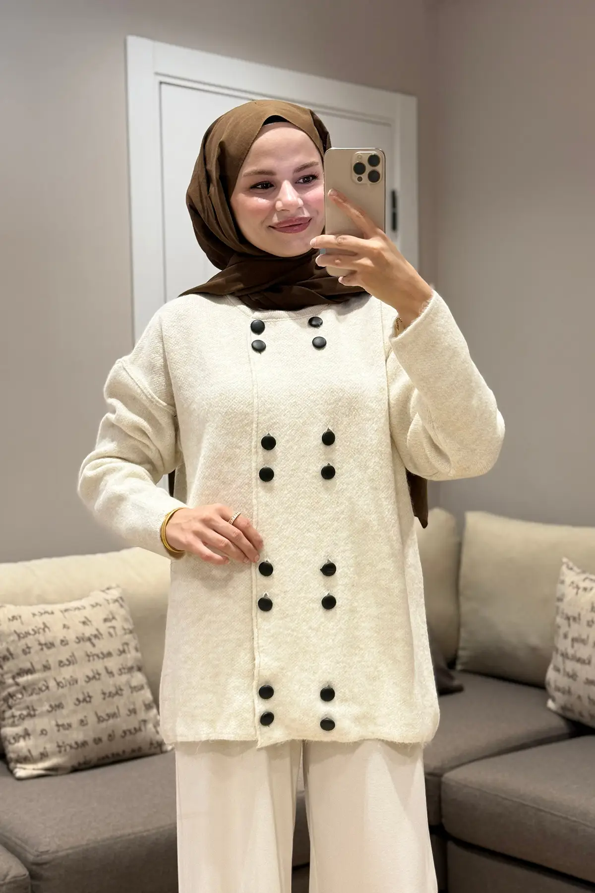 51231 - Şık Rahat Keçe-Polyester Düğmeli Detaylı Kadın Triko Uzun Hırka - Ekru