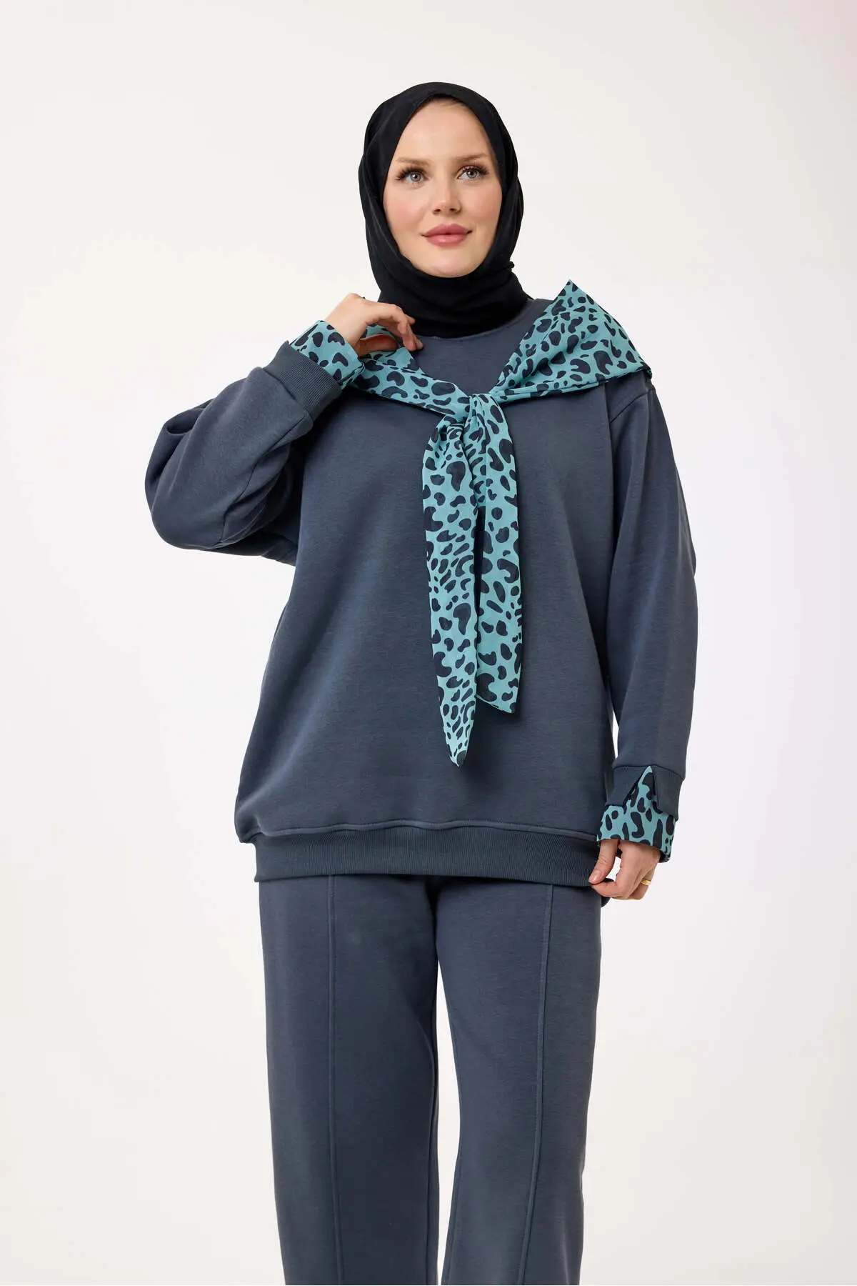 6186 - 3 İplik Şardonlu Leopar Şal Detaylı Salaş Basic Kadın Sweatshirt