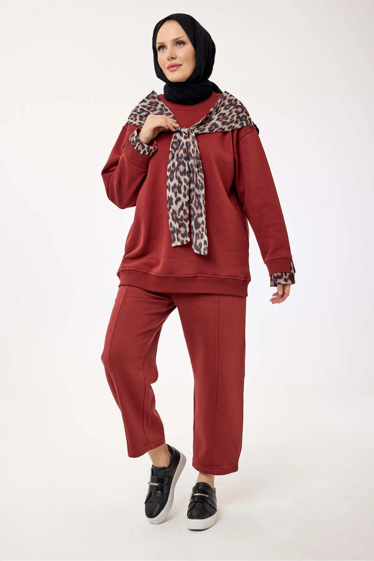 6186 -5293 - Şık Rahat 3 İplik Şardonlu Leopar Şal Detaylı Kadın Takım - Bordo