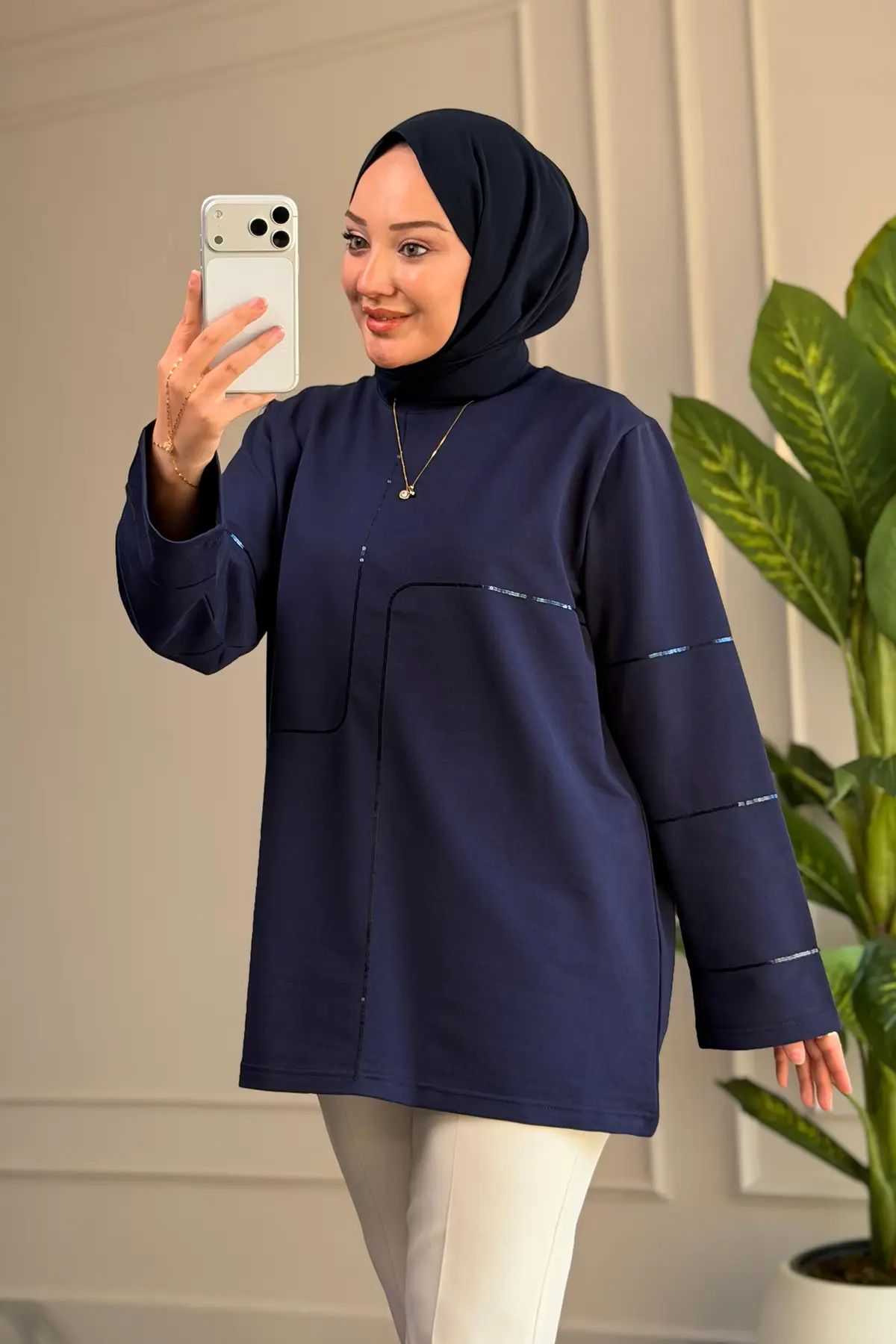 6259 - Rahat, Salaş Kadın 2 İplik Nakışlı Uzun Sweatshirt - Lacivert