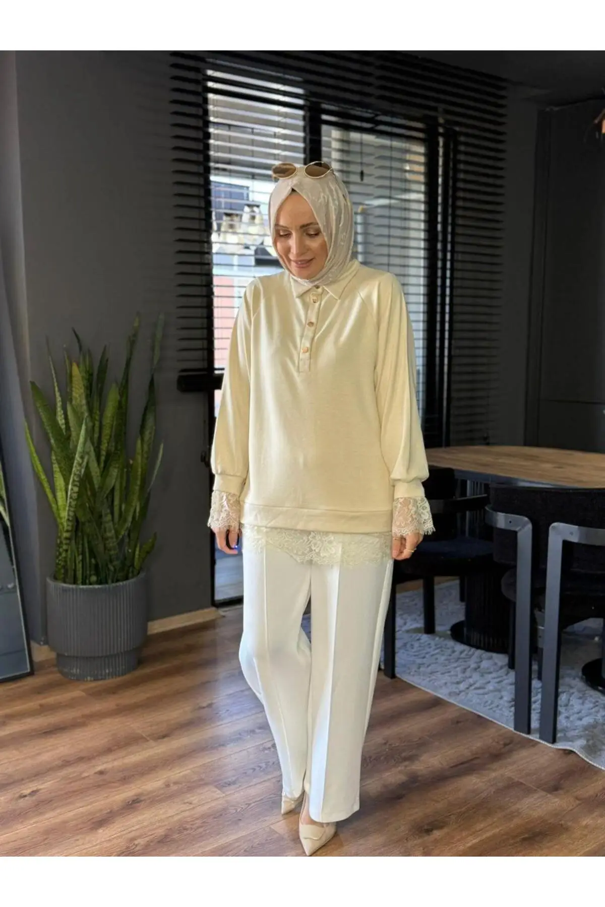 6441 - Rahat, Salaş Basic Modal Dantel Detaylı Basic İnterlok Örgü Kadın Uzun Sweatshirt - Sarı