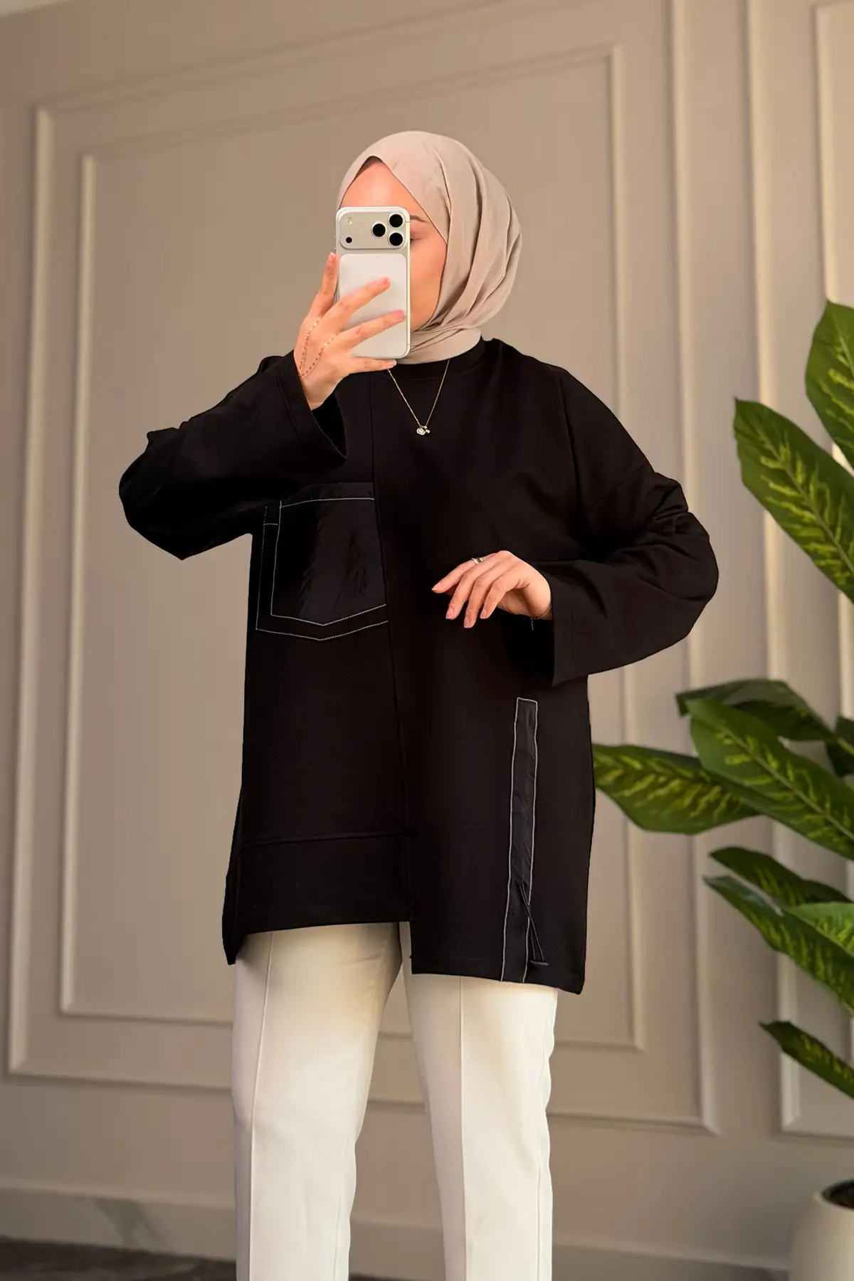 6709 - Rahat, Salaş 2 İplik Şeftali Kumaş Garnili Cep Detaylı Kadın Sweatshirt - Siyah