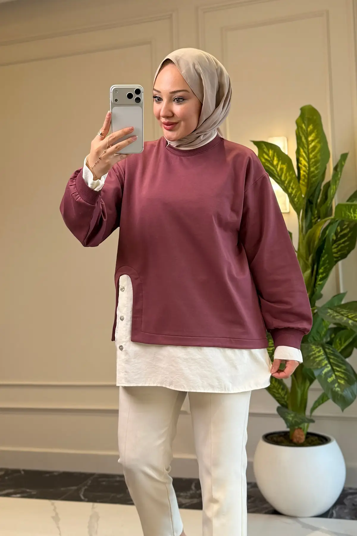 6717 - Rahat, Salaş Basic Şeftali Kumaş Garnili Düğme Detaylı Kadın Uzun Sweatshirt - Mürdüm