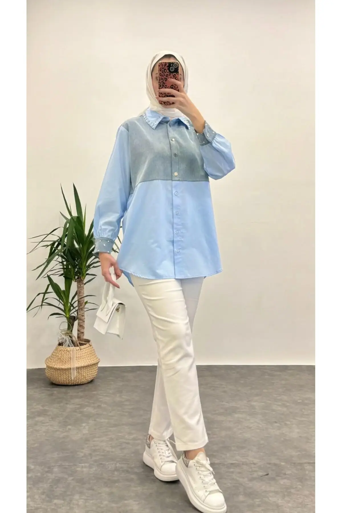 9126 - Şık Rahat Kot 8 Oz Poplin Kumaş Garnili Yaka-Manşet İnci Detalı Kadın Gömlek