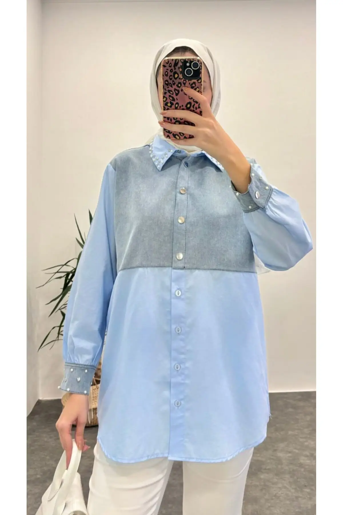 9126 - Şık Rahat Kot 8 Oz Poplin Kumaş Garnili Yaka-Manşet İnci Detalı Kadın Gömlek - Bebe Mavi