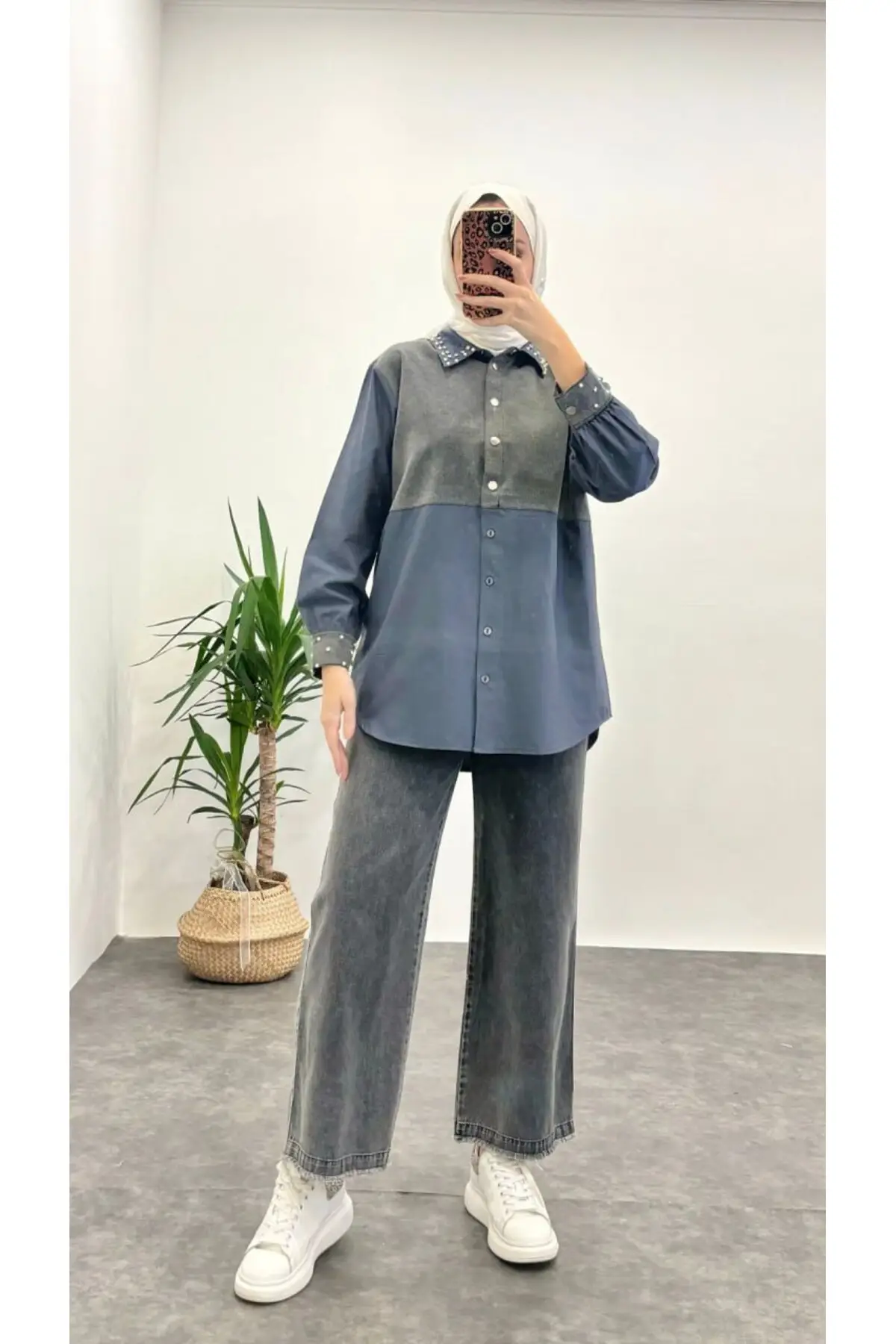 9126 - Şık Rahat Kot 8 Oz Poplin Kumaş Garnili Yaka-Manşet İnci Detalı Kadın Gömlek - Lacivert