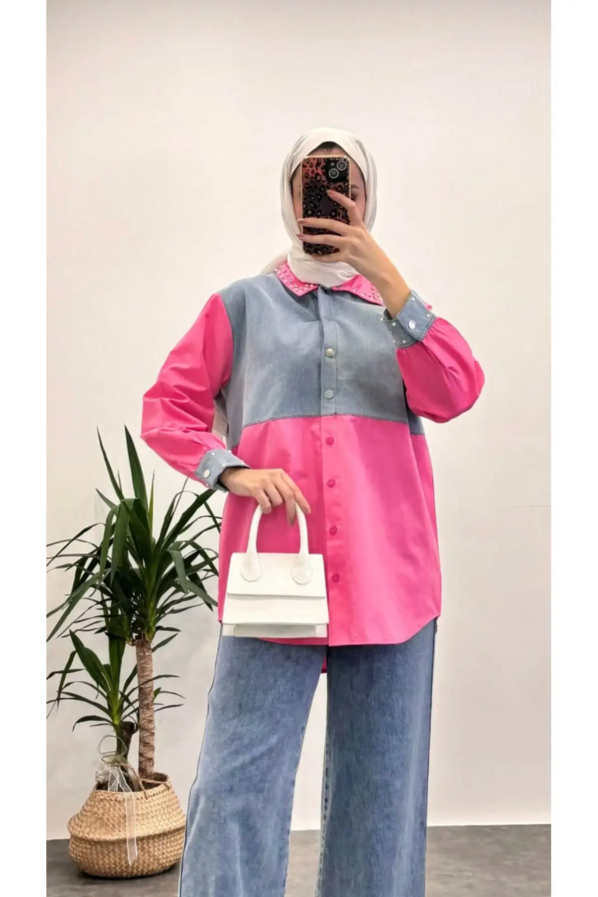 9126 - Şık Rahat Kot 8 Oz Poplin Kumaş Garnili Yaka-Manşet İnci Detalı Kadın Gömlek - Fuşya